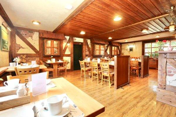 mit charmanter Gaststube 