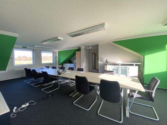 Einladend hell m. Pantry-Küche