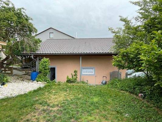 Garage Ansicht von Westen und Garten