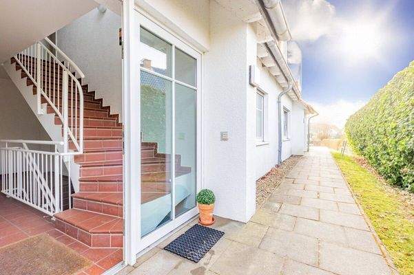 Hauseingang und Zuwegung