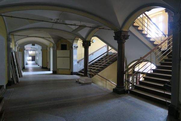 1169-Treppenhaus - Flure