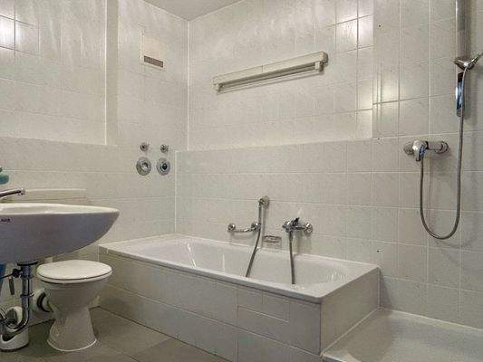 Badezimmer in der 1. Ebene