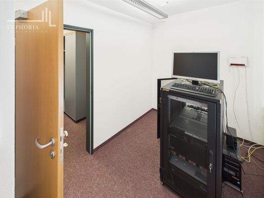 CAM03352G0-PR0065-STILL006