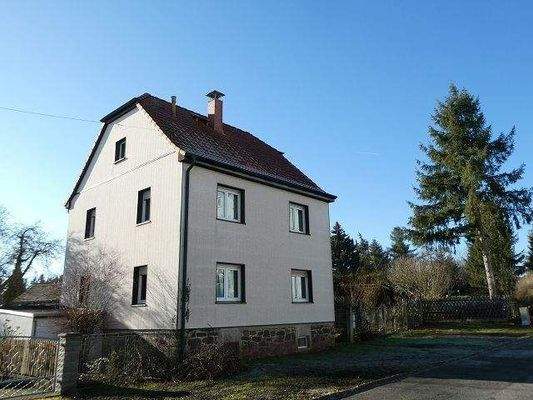 Wohnhaus linke Seitenansicht, re. Zufahrt+ Eingang