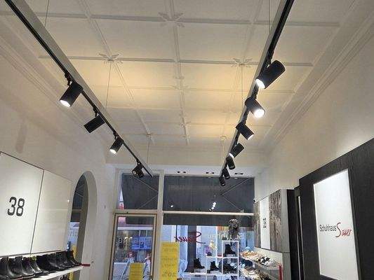 Vorderer Verkaufsbereich-c