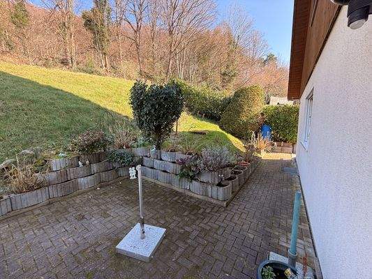 Terasse mit Hanggarten.jpg