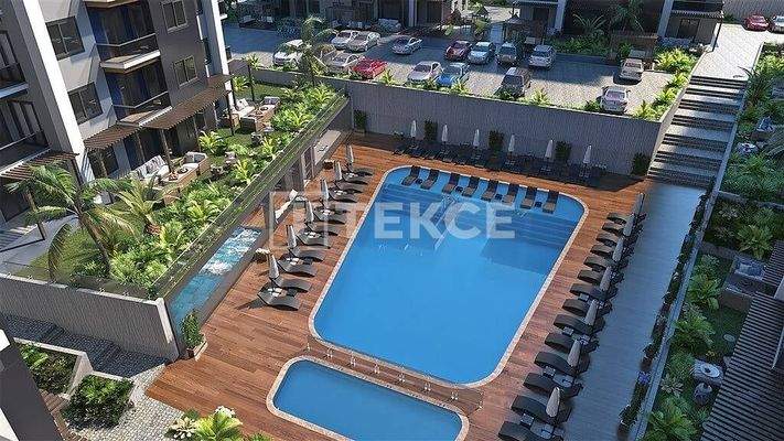 Flats with a Shared Pool Close to Social Amenities in Alanya