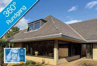 Winkelbungalow mit breitem Dachüberstand