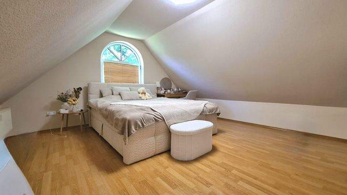 EH 4 - OG links - Raum DG