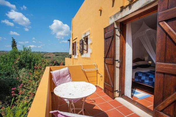 Kreta, Xamoudochori: Idyllische Residenz mit Apartments und Olivenhain zu verkaufen