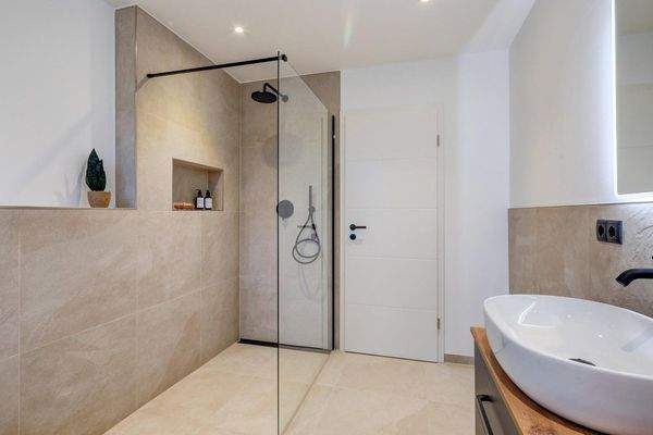 Bad mit Begehbarer Dusche