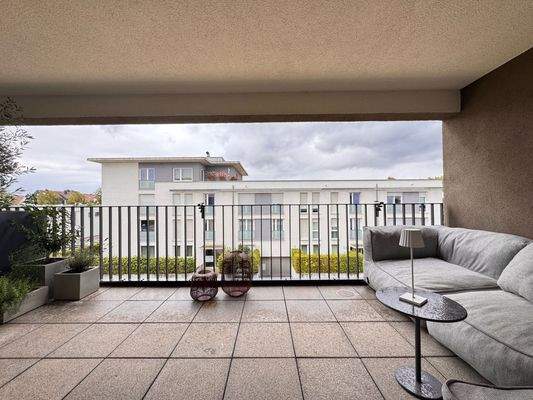Möblierter Balkon mit Aussicht