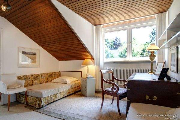 Kind 2 und Ankleide im DG