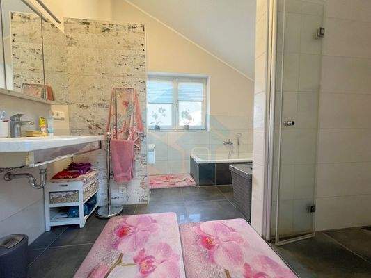 Badezimmer 2 Dachgeschoss