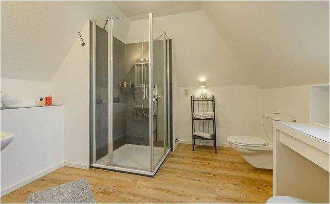 Bad Dachgeschoss.JPG