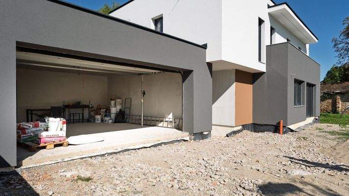 Hausfront / Garage