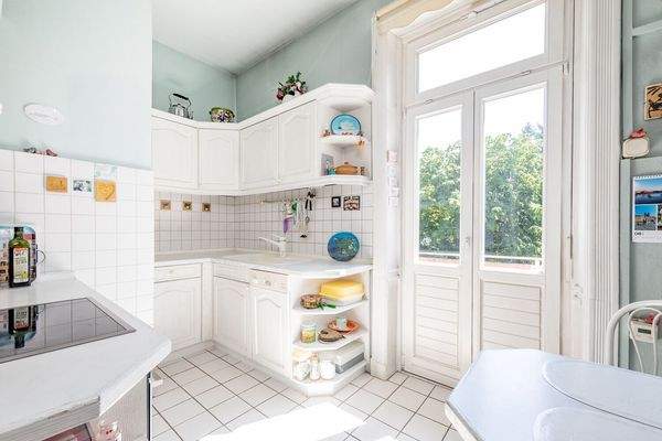 Lichtdurchflutete Küche