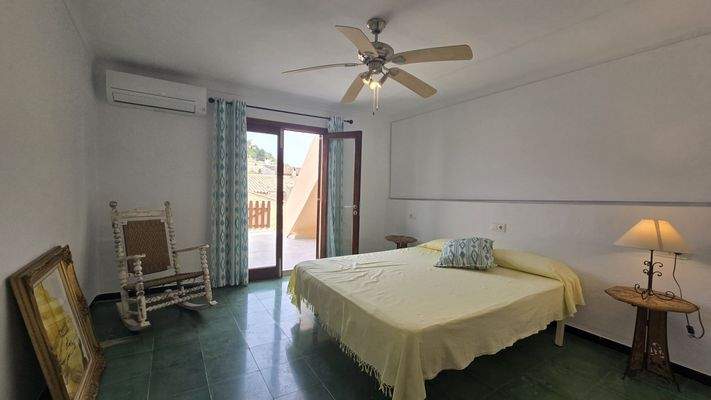room-15915-8rb8m.jpg