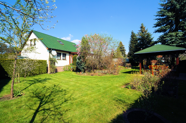 Haus mit Sonnengrundstück