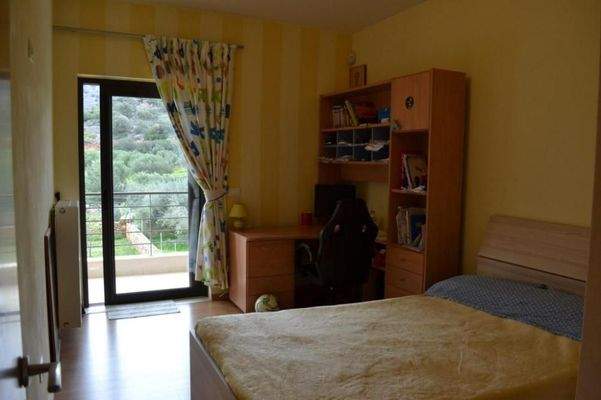 Kreta, Exo Lakonia: 5-Zimmer-Villa mit großem Olivenhain zu verkaufen