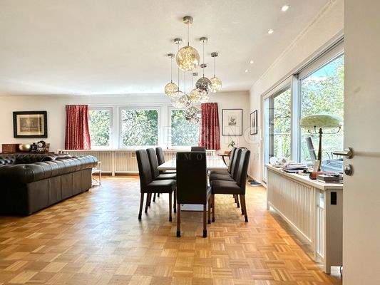 Essplatz mit Ausgang zur