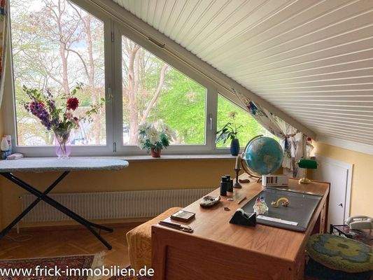 36-Arbeitszimmer DG Westseite.JPG