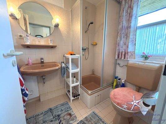 Badezimmer mit Dusche