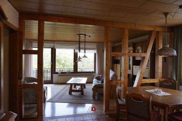 Einblicke in Wohn- und Esszimmer