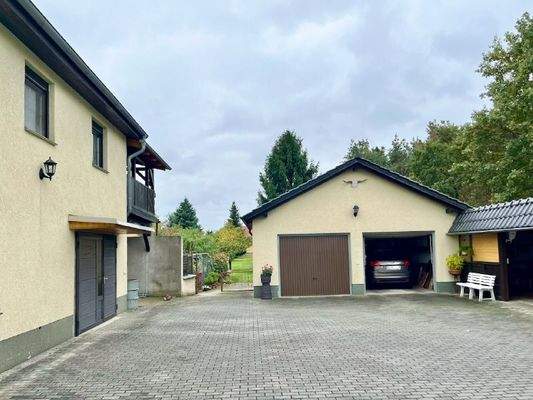 16 Hof, Garage