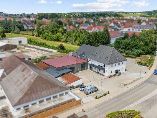 Blick auf Haus und Hof