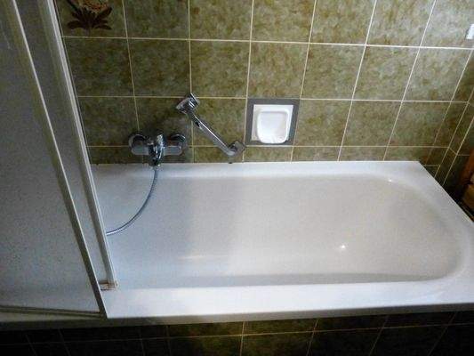 Wanne und Duschmöglichkeit