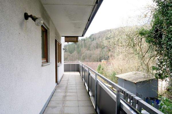 Balkon seitlich vom Haus