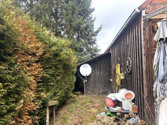 Rückseite und Holzschuppen