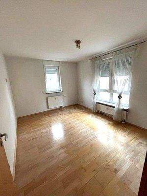 Drei lichtdurchflutete Zimmer