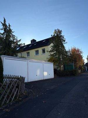 DH Hälfte mit Garage (ganz rechts)