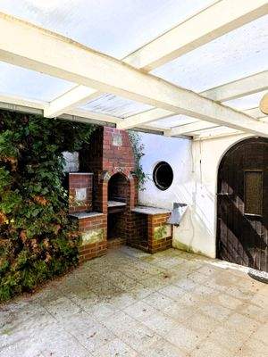 Kamin, überdachte Terrasse