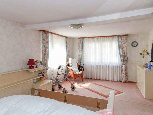 Großes Schlafzimmer