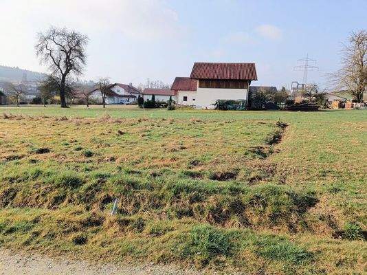 Baugrundstück mit Genehmigung für die Bebauung mit 2 Bungalows (zwei Flurnummern)