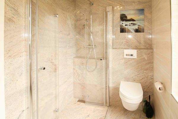 Hinteres Badezimmer (1)