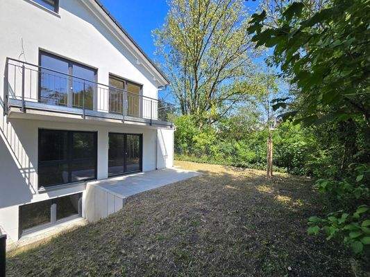 Hausansicht und Garten