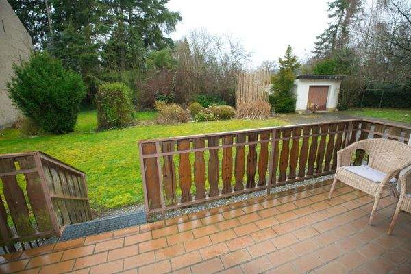 Balkon mit Blick in Garten