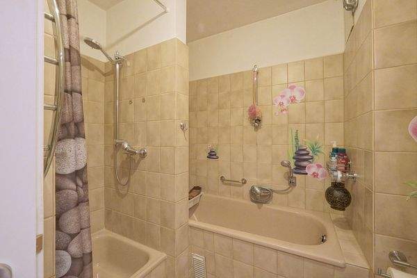 mit separater Dusche