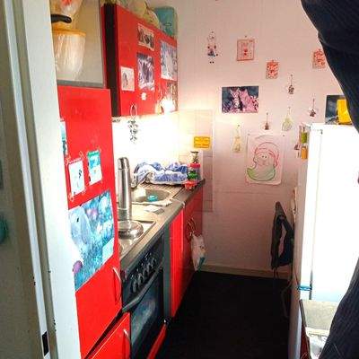 Küche mit Einbauküche