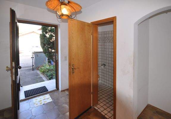 Diele/Gästetoilette/Garderobe