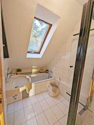 Bad mit Dusche und Wanne _151737373