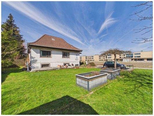 Süd-Ostgarten mit Blick auf den Altbestand