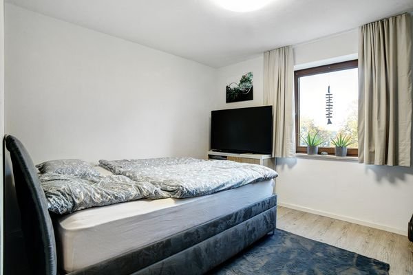 Großzügiges Schlafzimmer