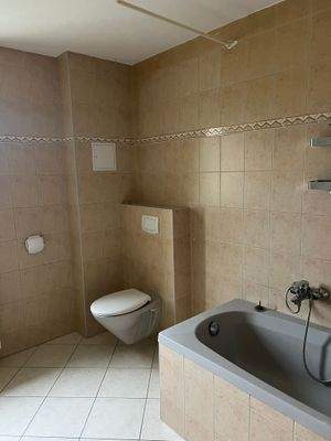 Badezimmer mit Badewanne