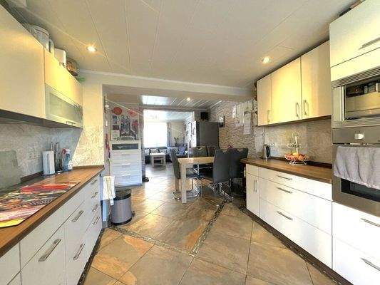 Küche mit Blick ins WZ