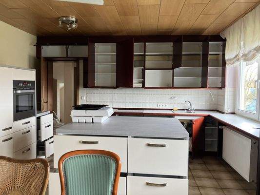 Küche mit Einbauküche